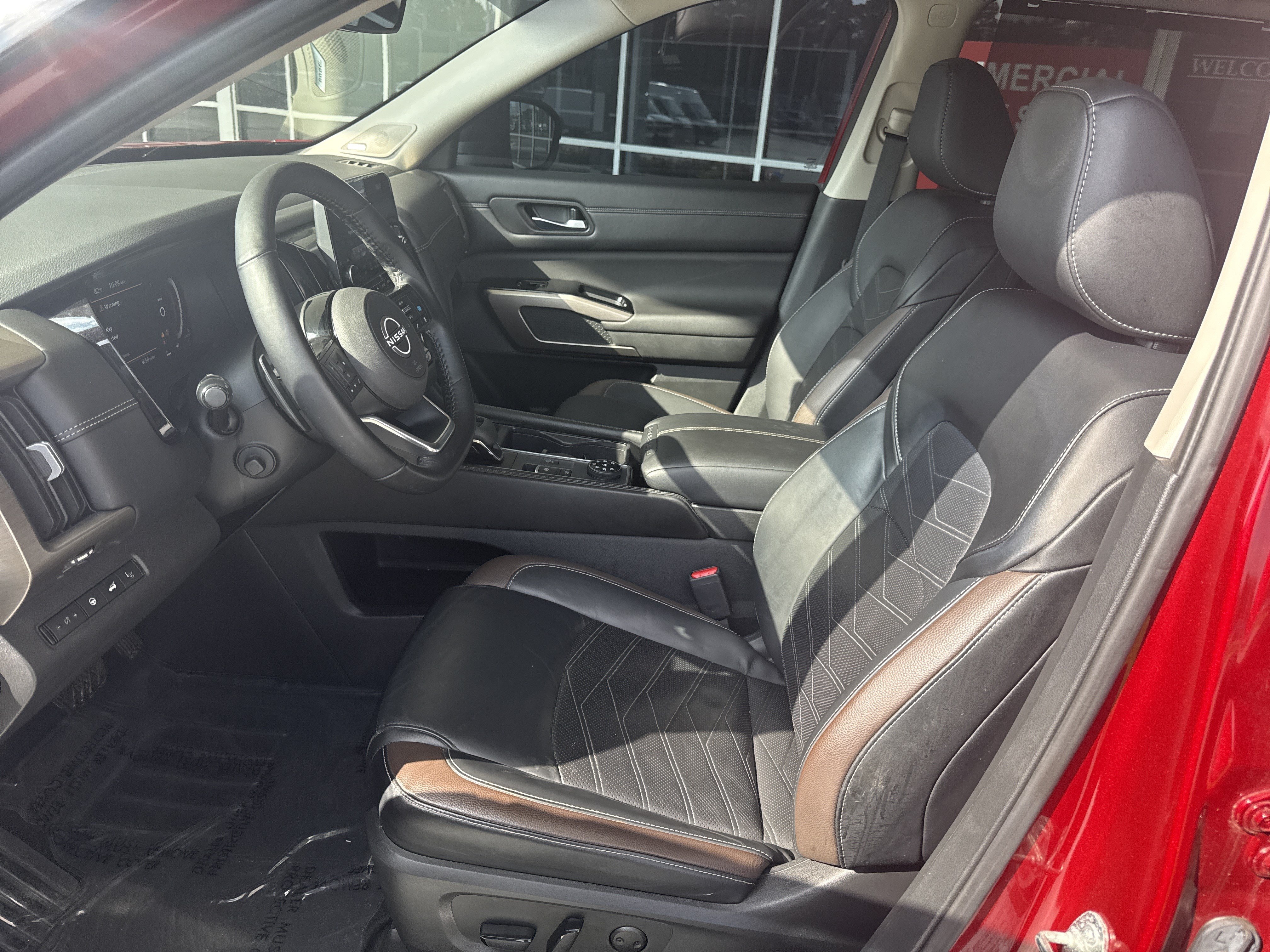 Used 2023 Nissan Pathfinder Platinum w/ Cargo Package AWD/4WD image 15
