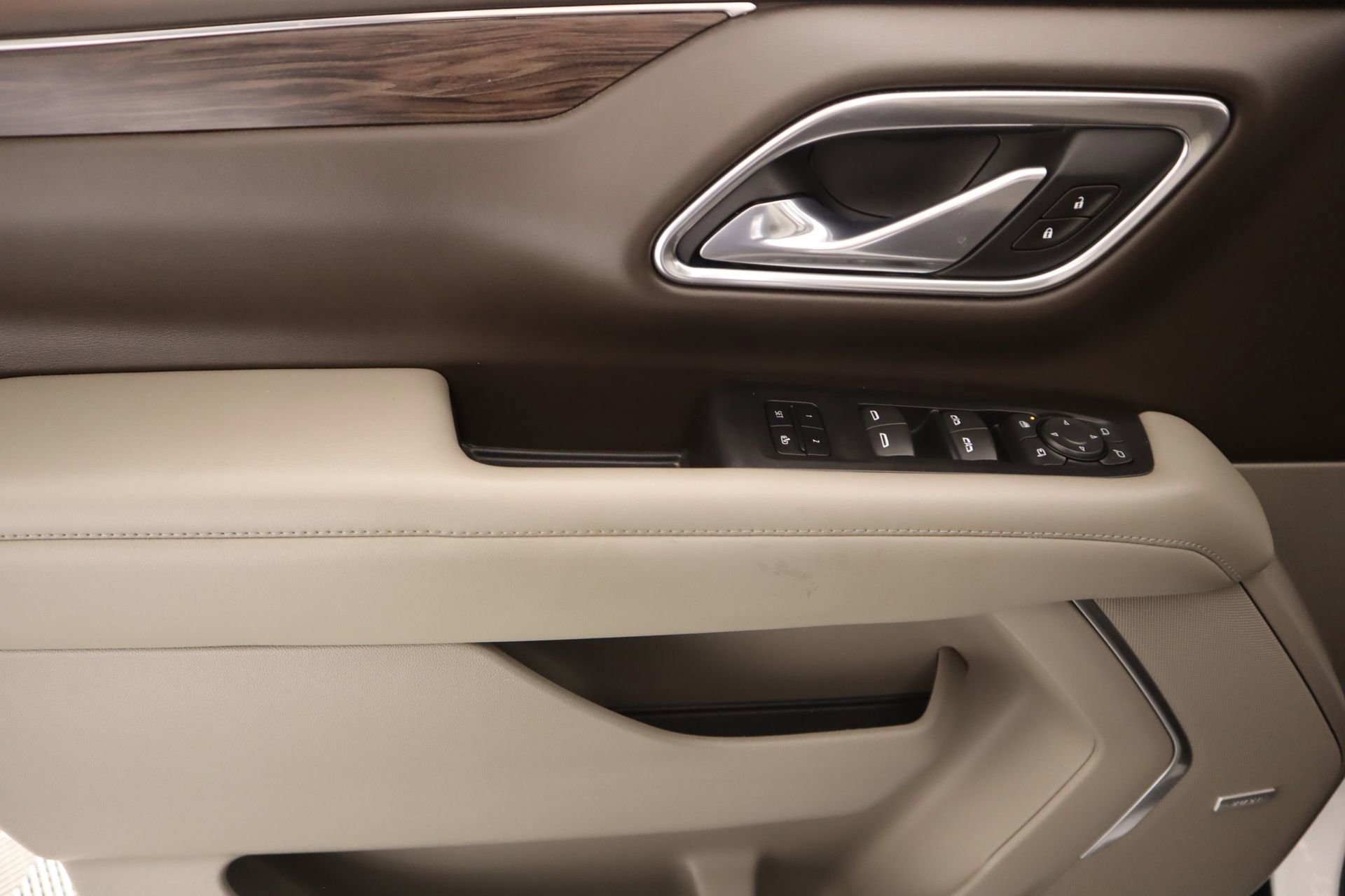 Used 2021 Chevrolet Tahoe Z71 w/ Z71 Signature Package AWD/4WD image 17