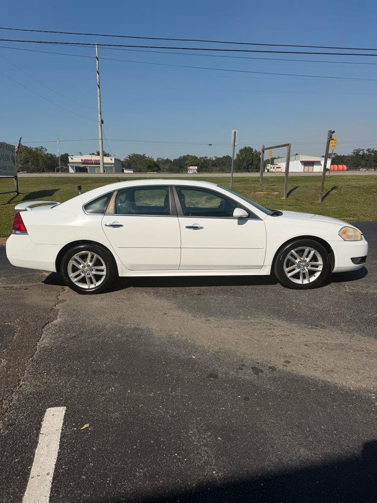 Used 2010 Chevrolet Impala LTZ FWD image 2