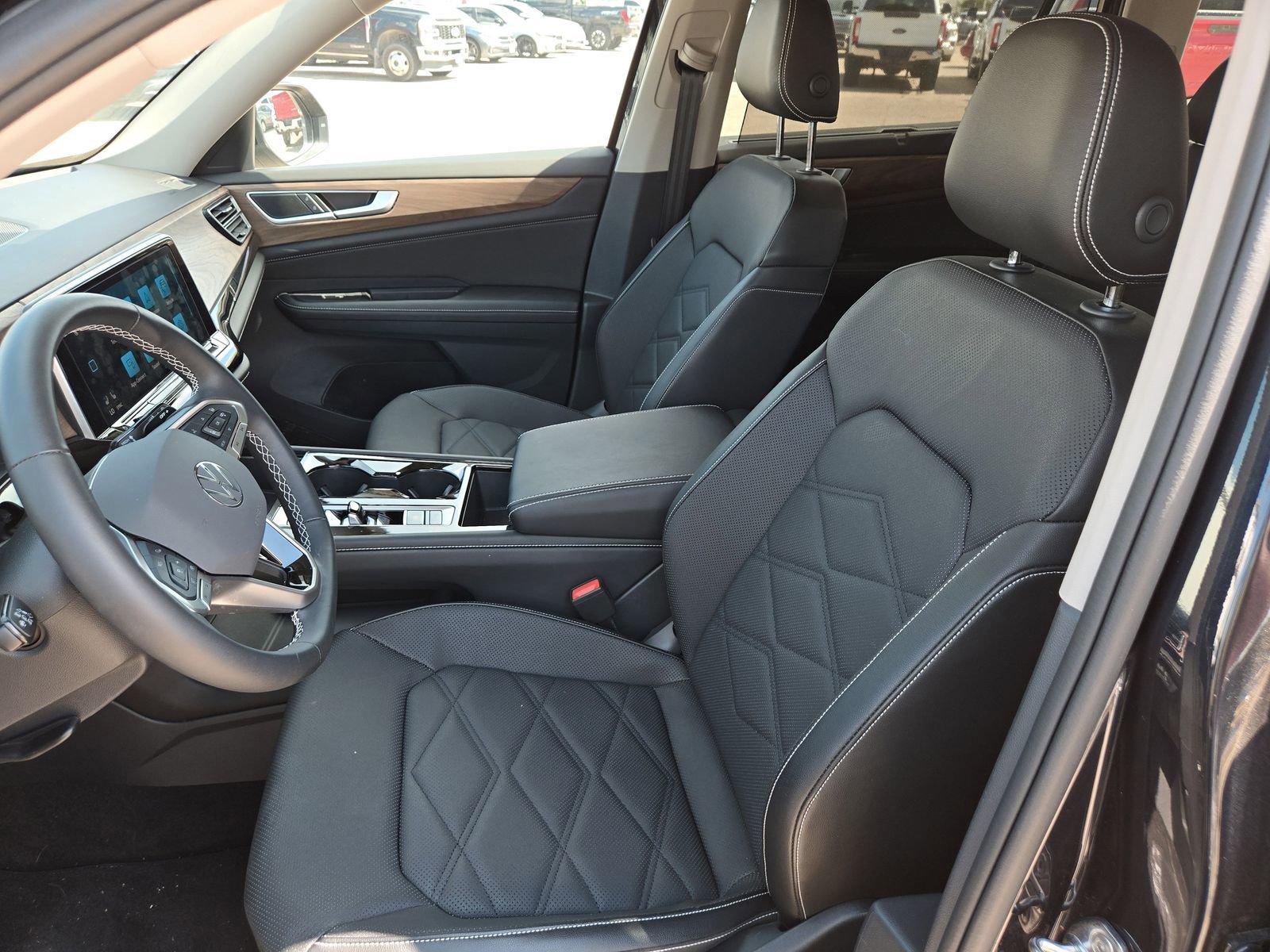 Used 2024 Volkswagen Atlas SE FWD image 16