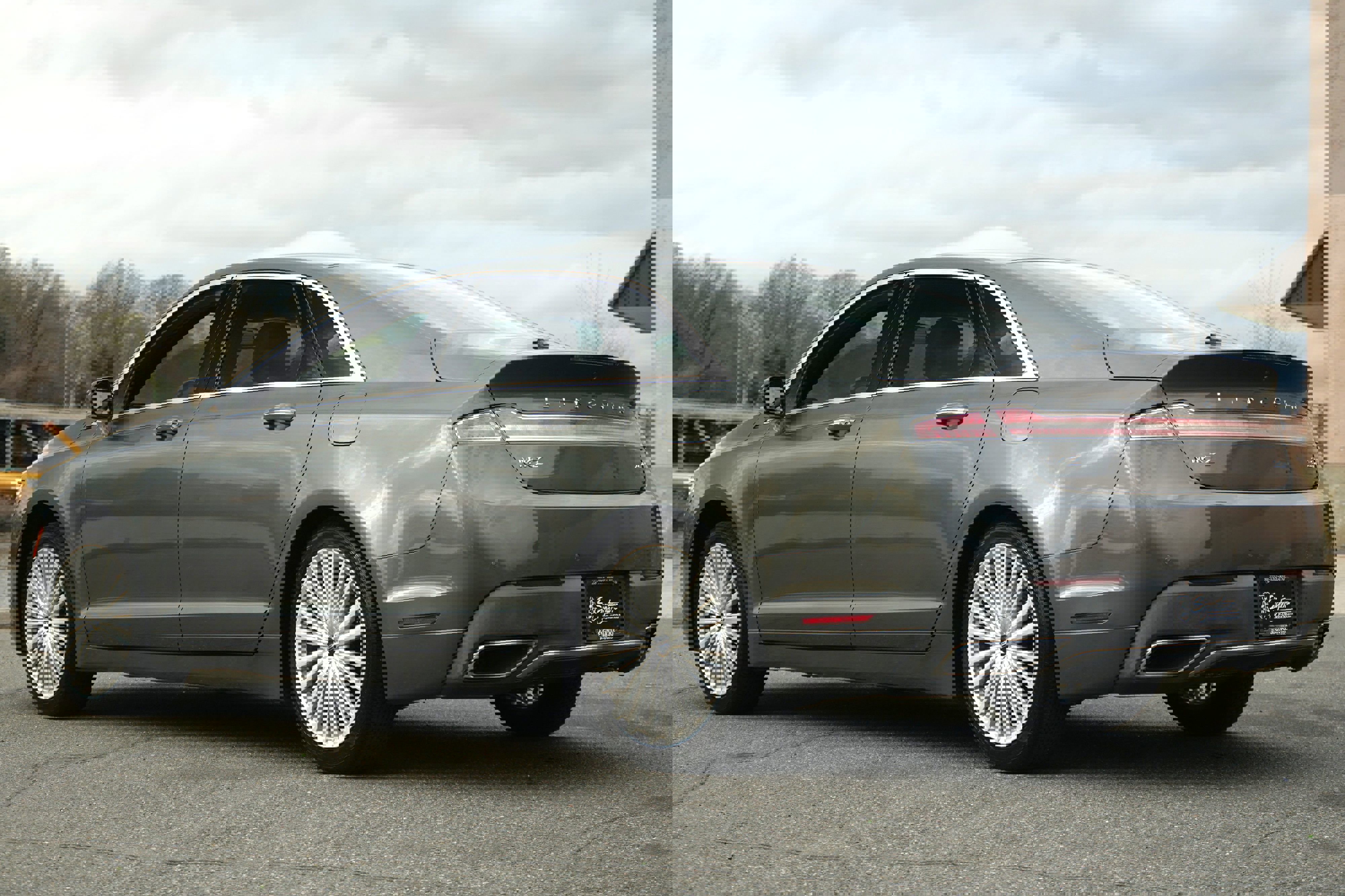 Used 2017 Lincoln MKZ Reserve FWD image 3