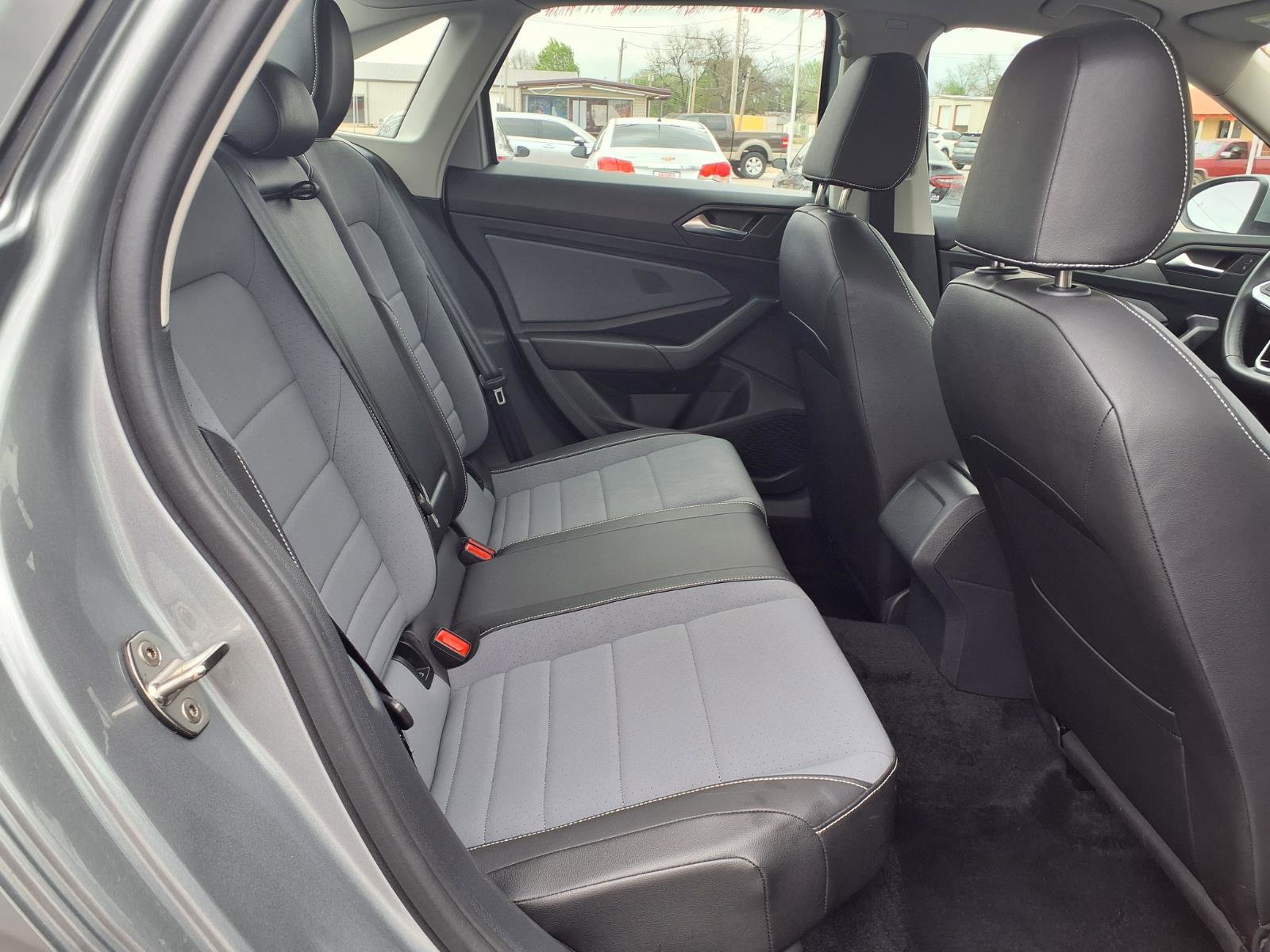 Used 2025 Volkswagen Jetta SE image 15