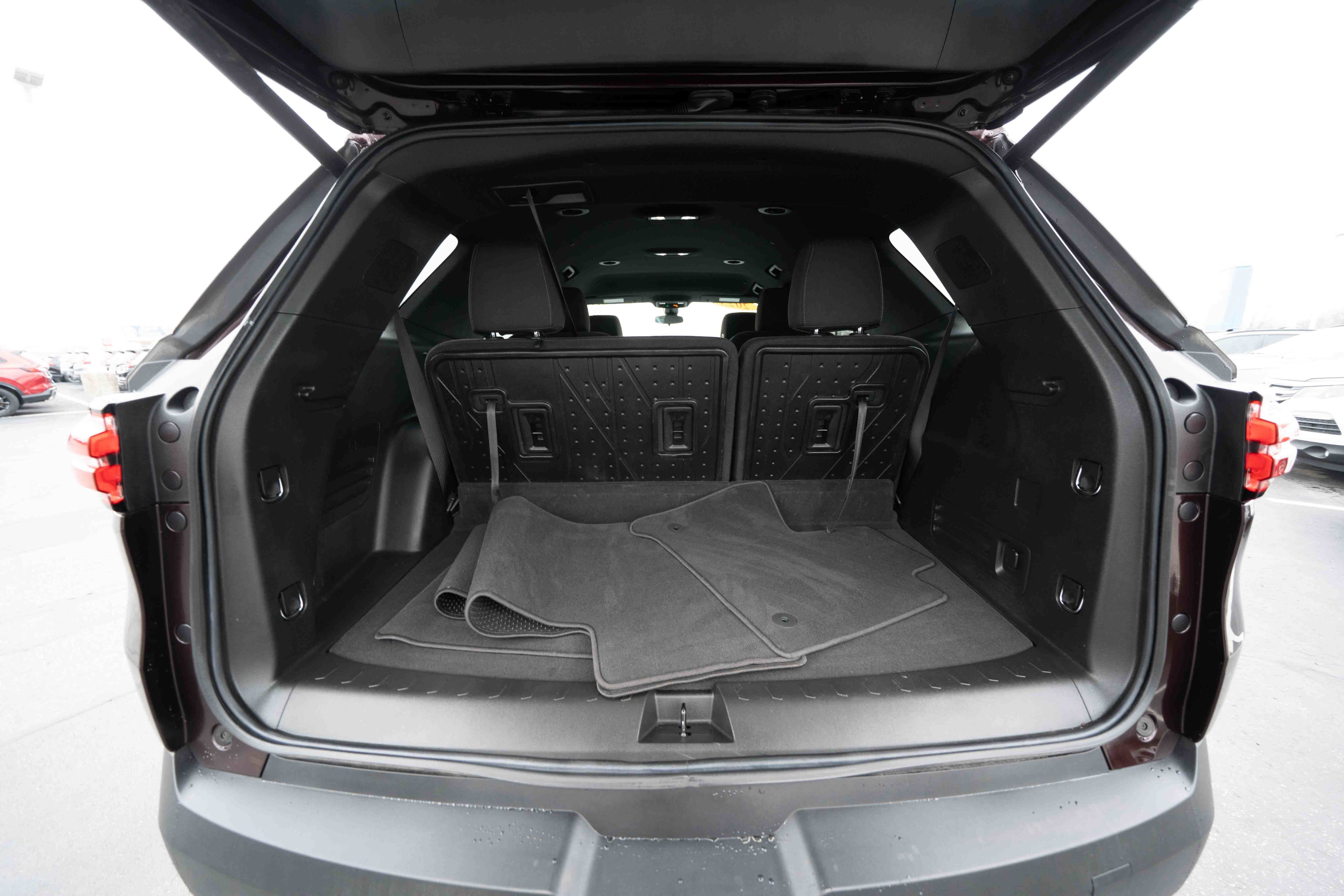 Used 2023 Chevrolet Traverse LT image 28