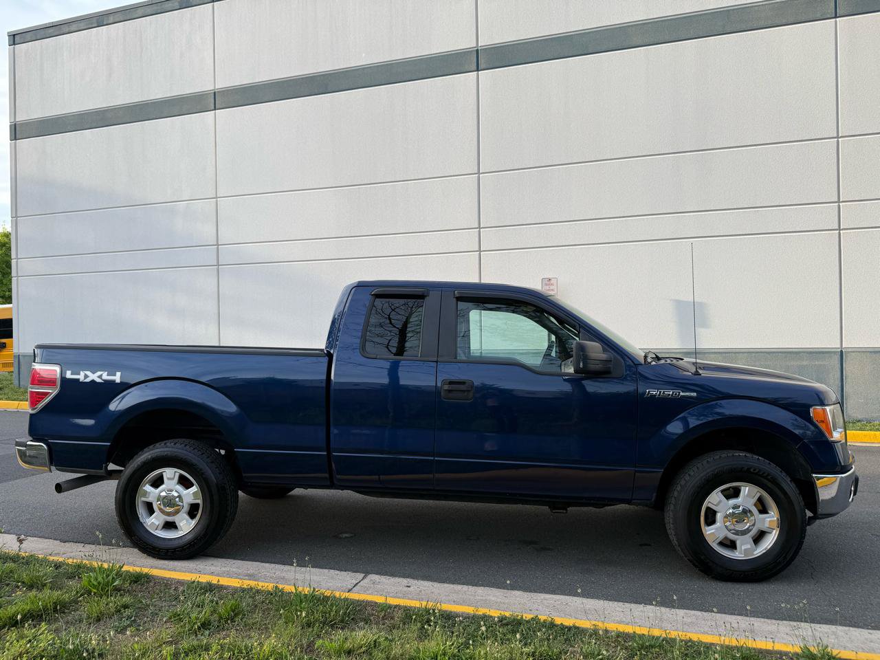 Used 2012 Ford F150 XLT AWD/4WD image 13