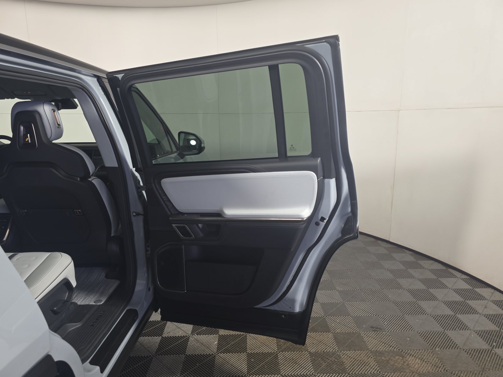Used 2024 Rivian R1S Adventure Quad AWD/4WD image 53