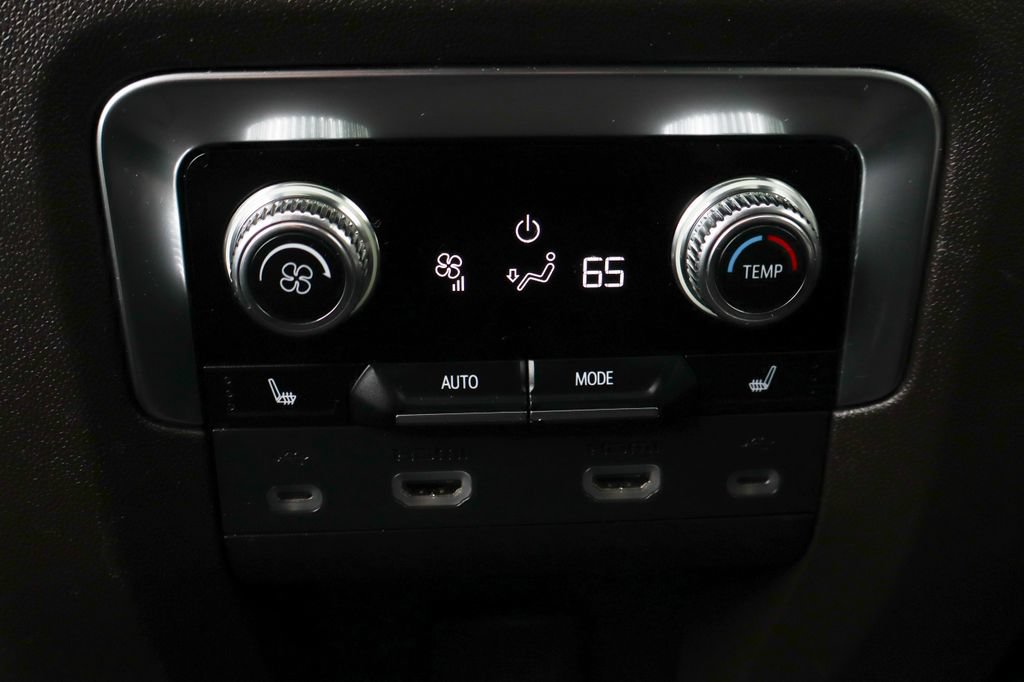 Used 2021 GMC Yukon XL SLT w/ SLT Premium Package AWD/4WD image 49