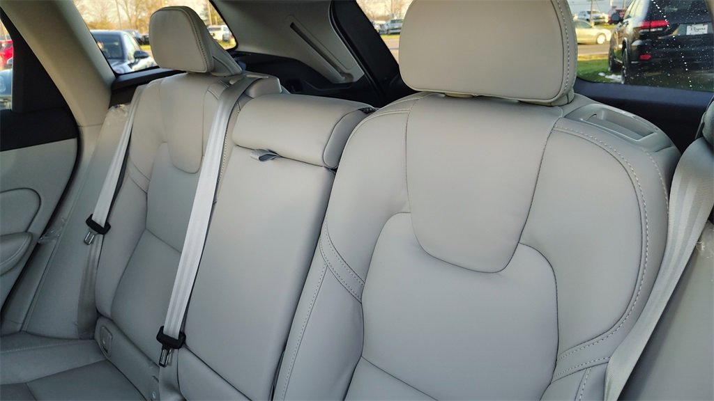 New 2026 Volvo XC60 B5 Ultra w/ Climate Package image 28