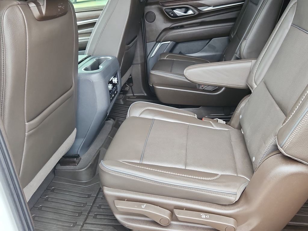 Used 2021 GMC Yukon Denali w/ Denali Premium Package image 11