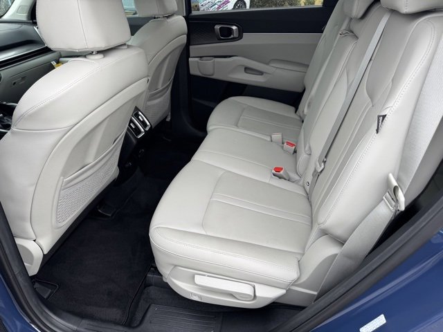 Used 2025 Kia Sorento S image 15