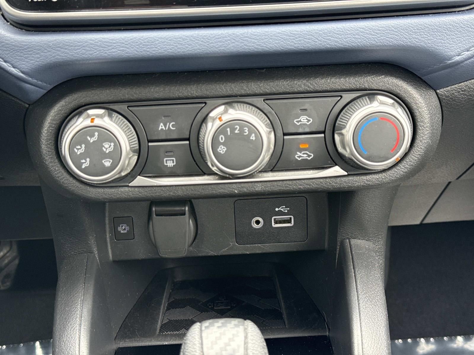 Used 2023 Nissan Versa SV image 11