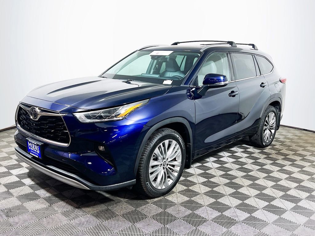 Certified 2021 Toyota Highlander Platinum AWD/4WD image 4