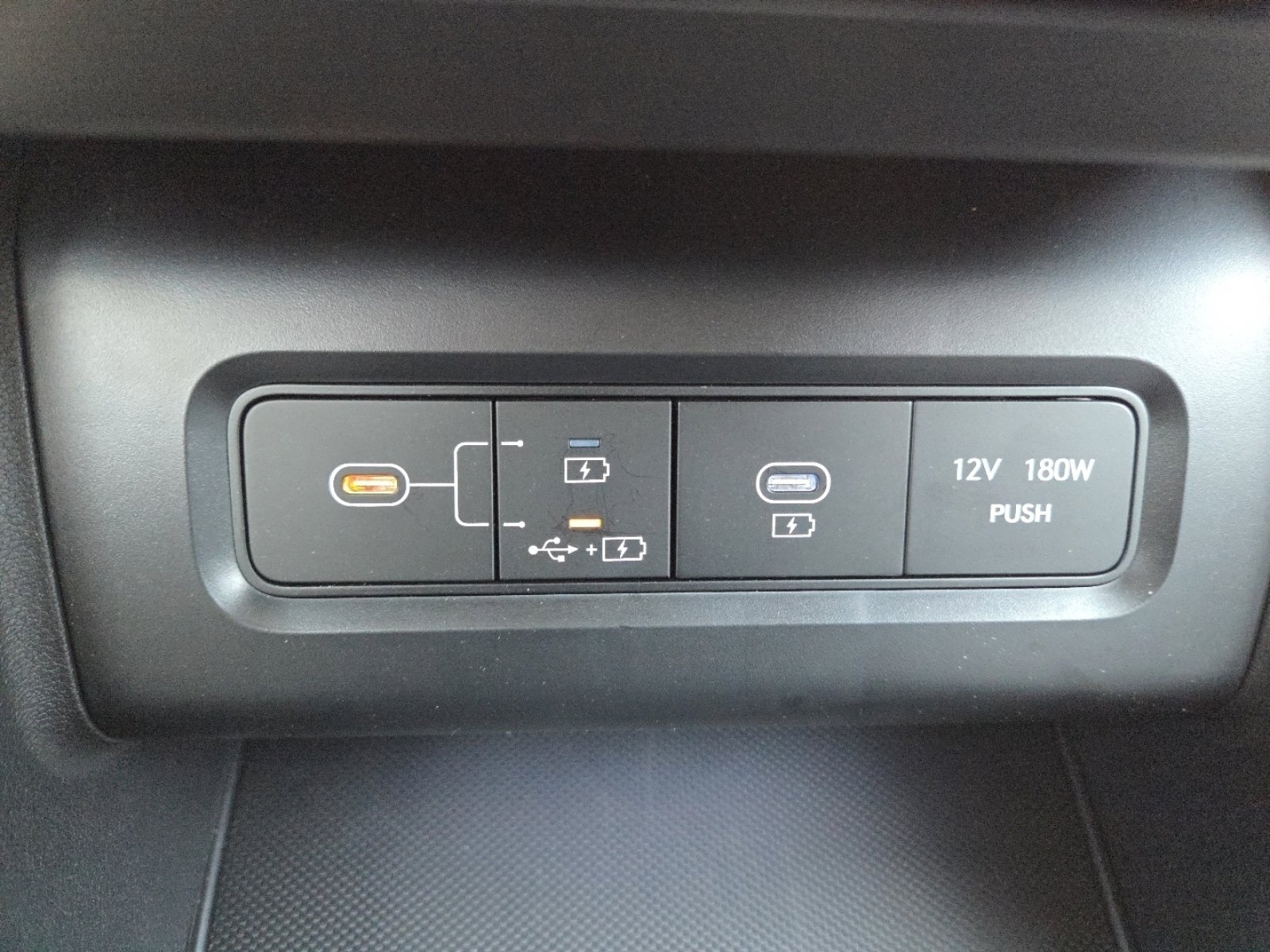 Used 2025 Hyundai Tucson Limited image 11