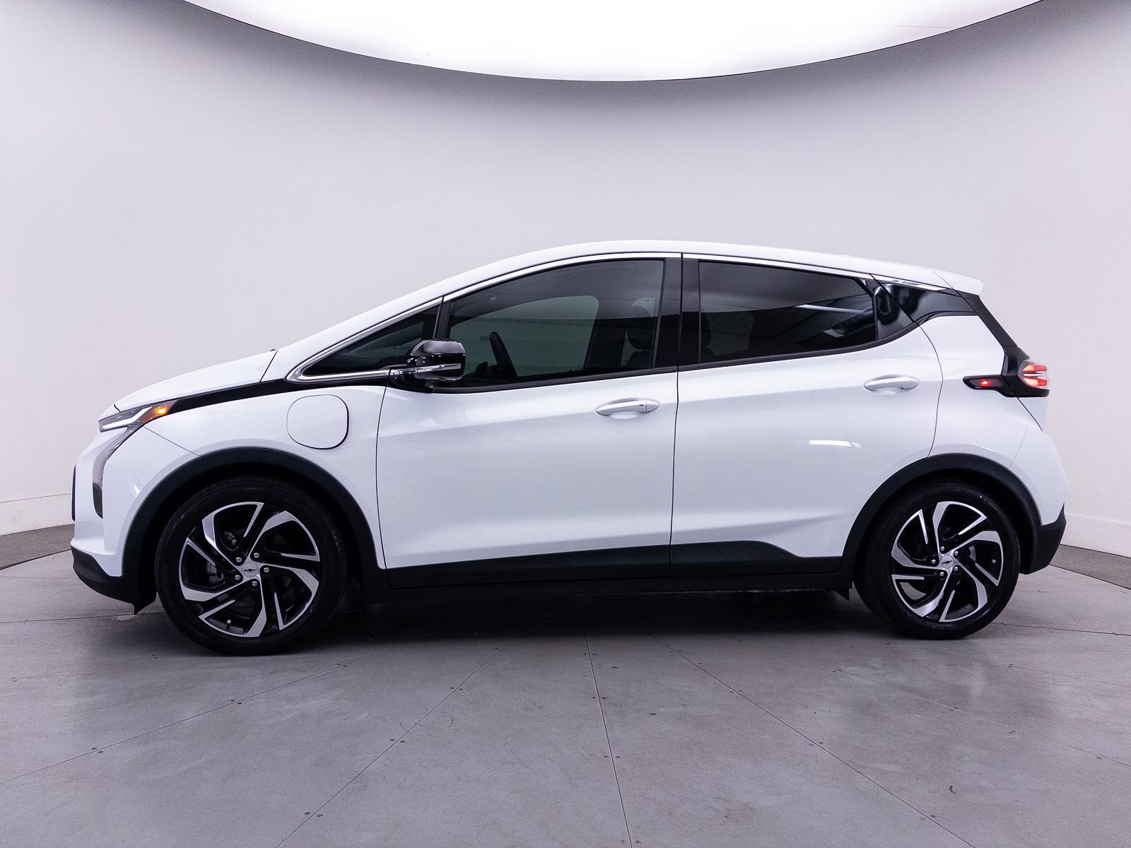Used 2023 Chevrolet Bolt LT w/ Infotainment Package FWD image 45