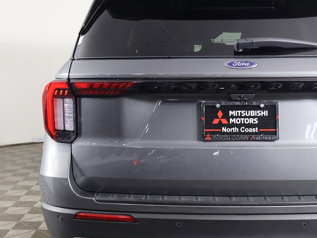 Used 2025 Ford Explorer ST-Line w/ ST-Line Street Pack image 16