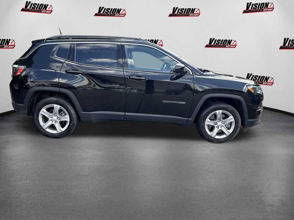 Used 2023 Jeep Compass Latitude w/ Convenience Group AWD/4WD image 4