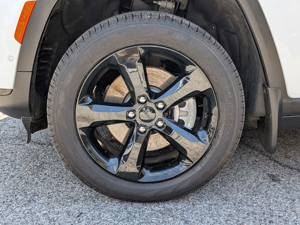 Used 2025 Jeep Grand Cherokee L Limited w/ Luxury Tech Group II image 32