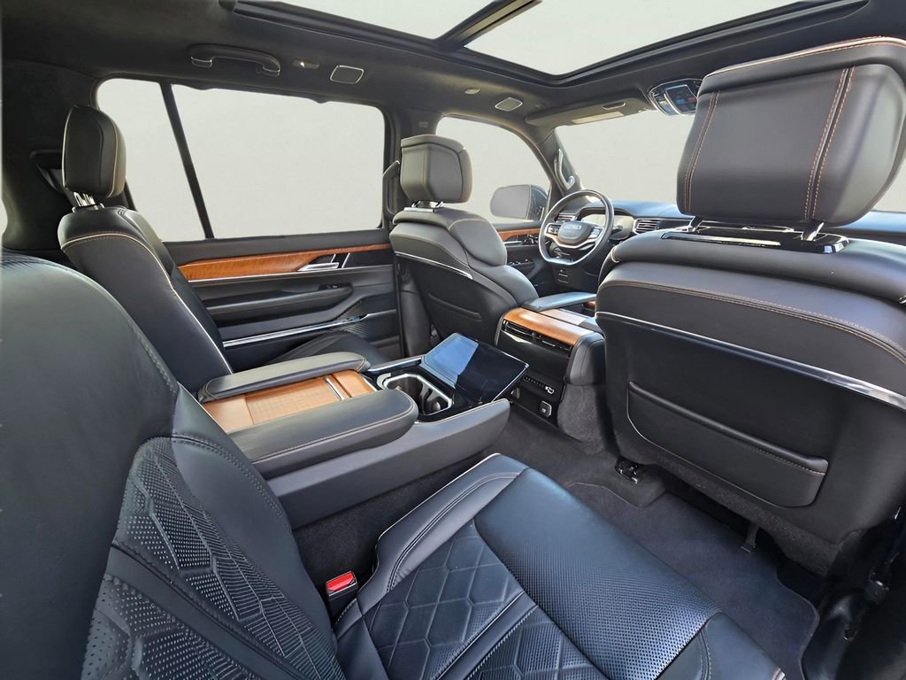 Used 2024 Jeep Grand Wagoneer L Series III AWD/4WD image 86