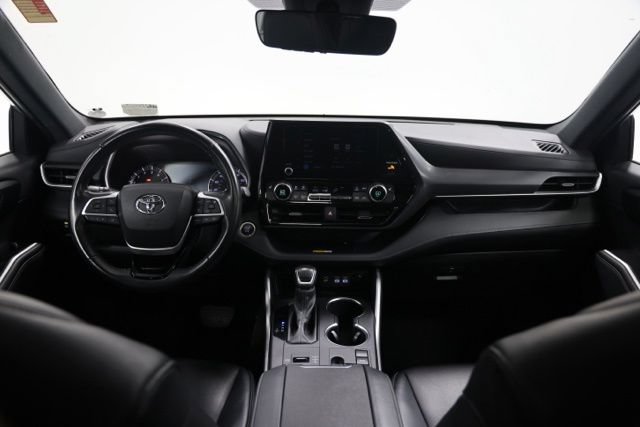 Used 2024 Toyota Highlander XSE FWD image 35
