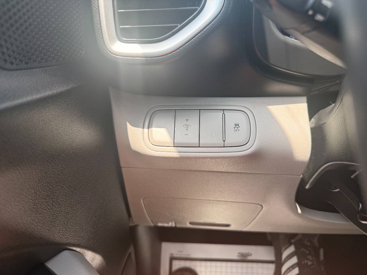Used 2025 Hyundai Venue SEL FWD image 44