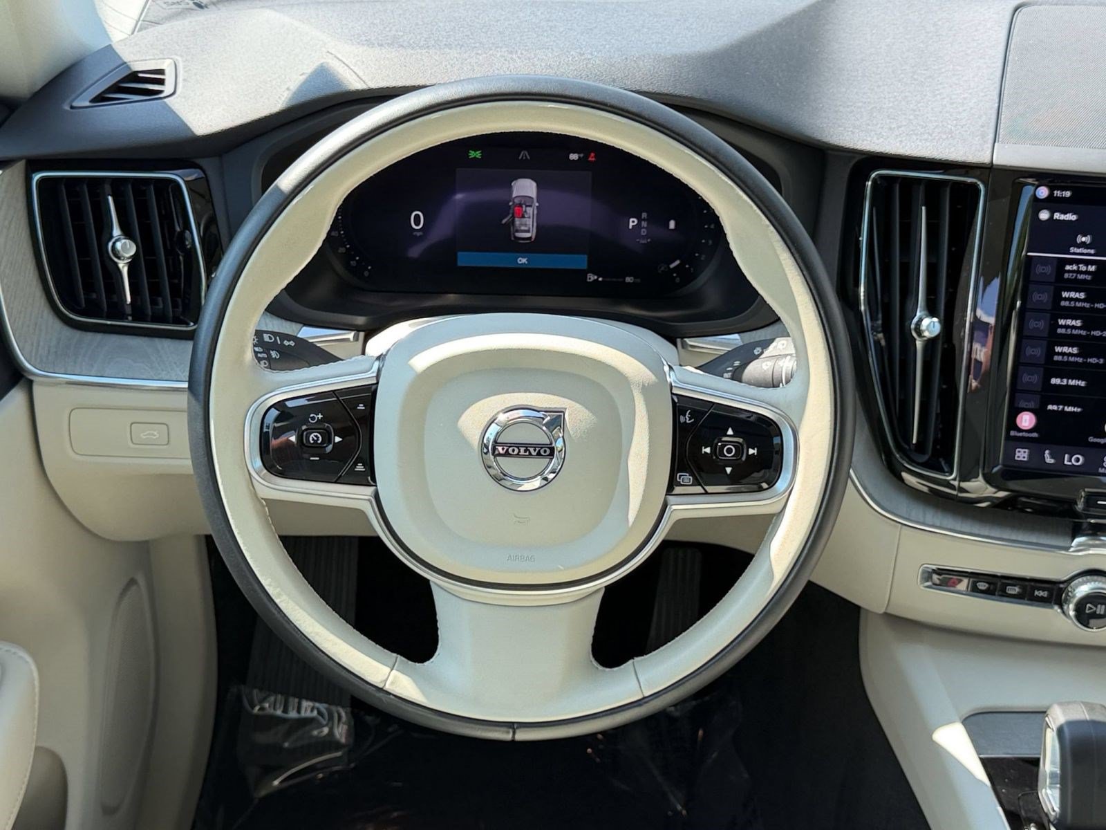 Used 2024 Volvo XC60 B5 Plus AWD/4WD image 11