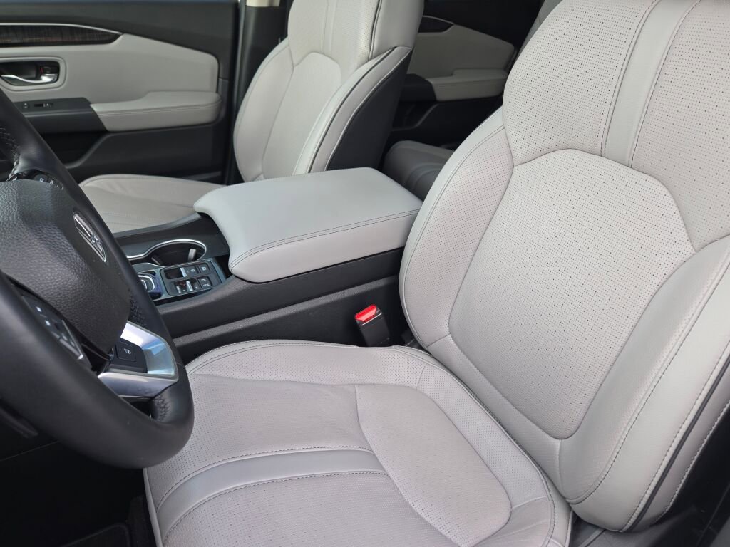 Used 2025 Honda Pilot Elite image 27