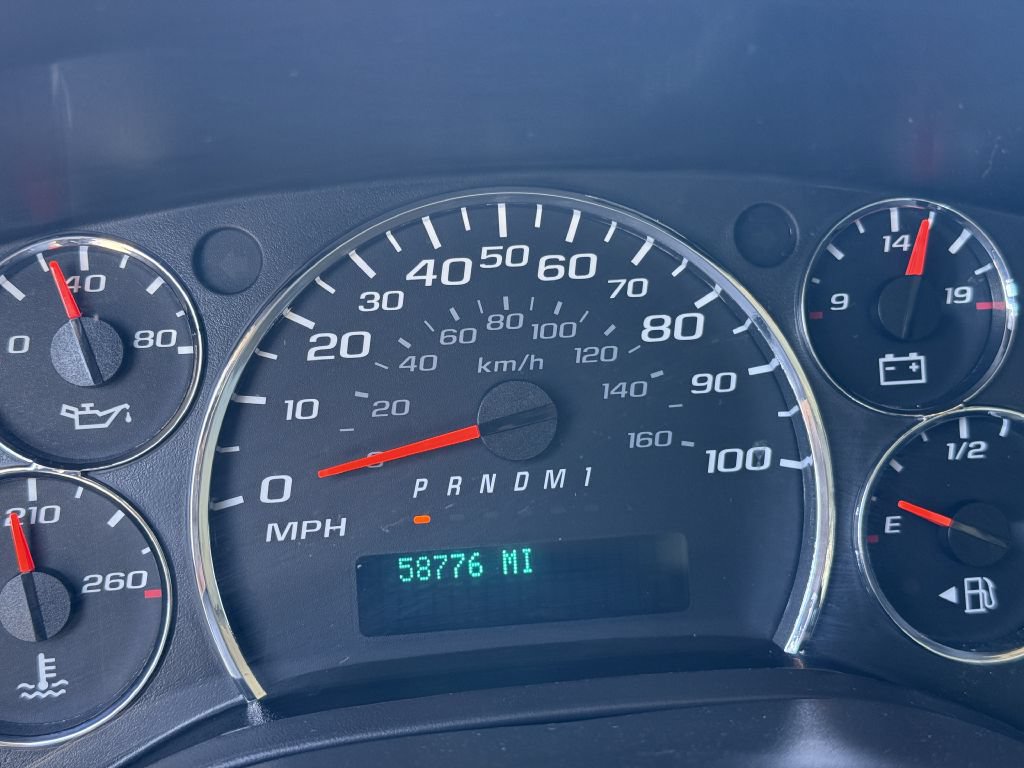 Used 2018 Chevrolet Express 2500 w/ Driver Convenience Package RWD image 19