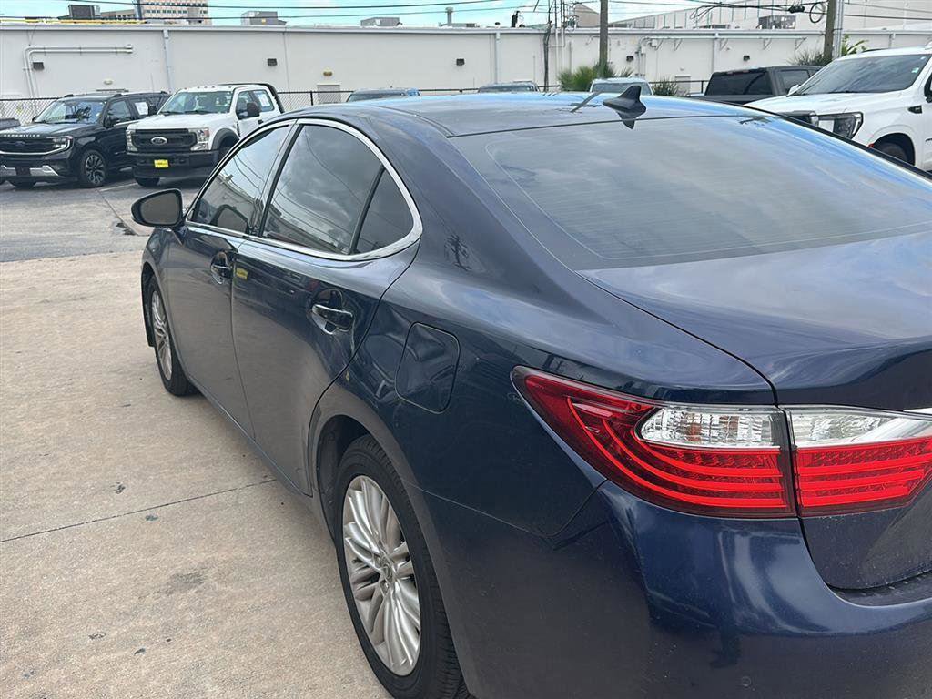 Used 2014 Lexus ES 350 w/ Luxury Package FWD image 6