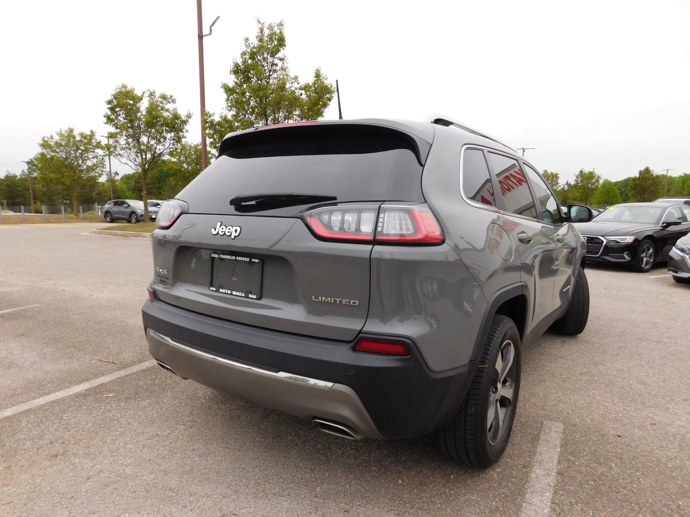 Used 2019 Jeep Cherokee Limited AWD/4WD image 5