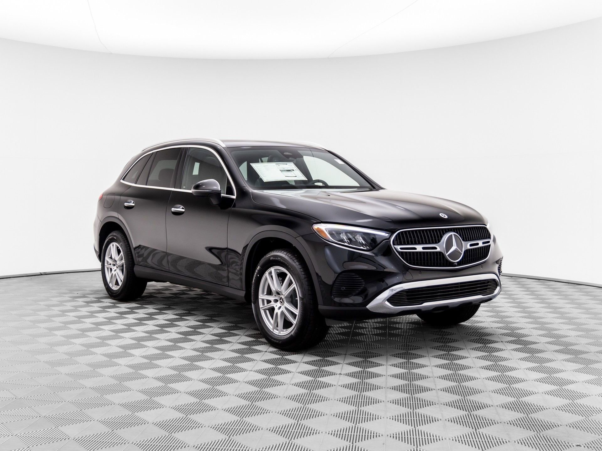 Used 2025 Mercedes-Benz GLC 300 4MATIC image 13