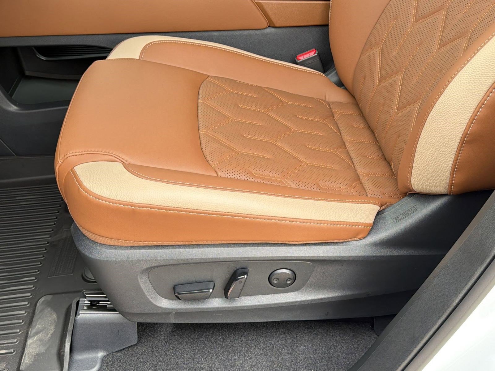 New 2026 Nissan Pathfinder Platinum image 14