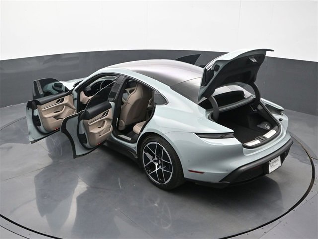 Used 2025 Porsche Taycan image 28