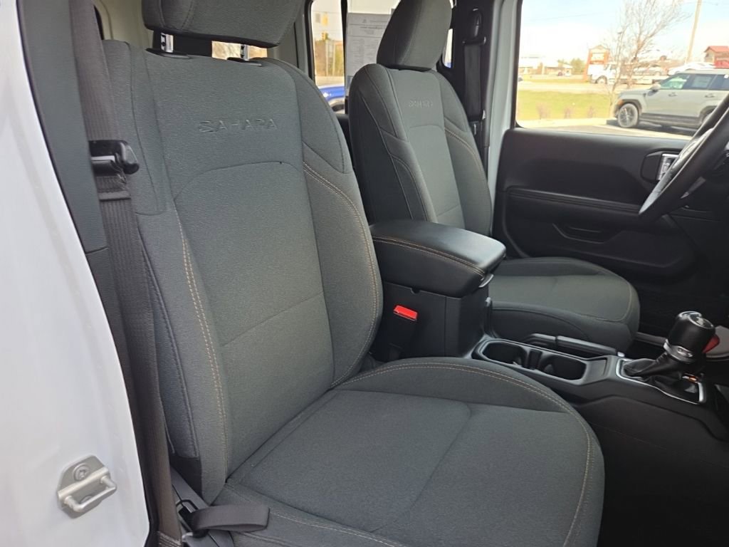 Used 2024 Jeep Wrangler Sahara image 19