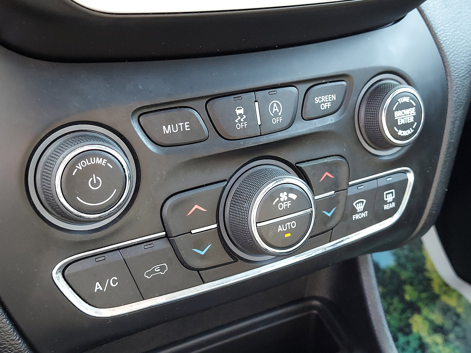 Used 2019 Jeep Cherokee High Altitude image 16