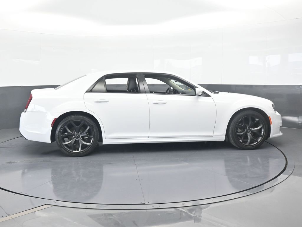 Used 2023 Chrysler 300 Touring L image 7