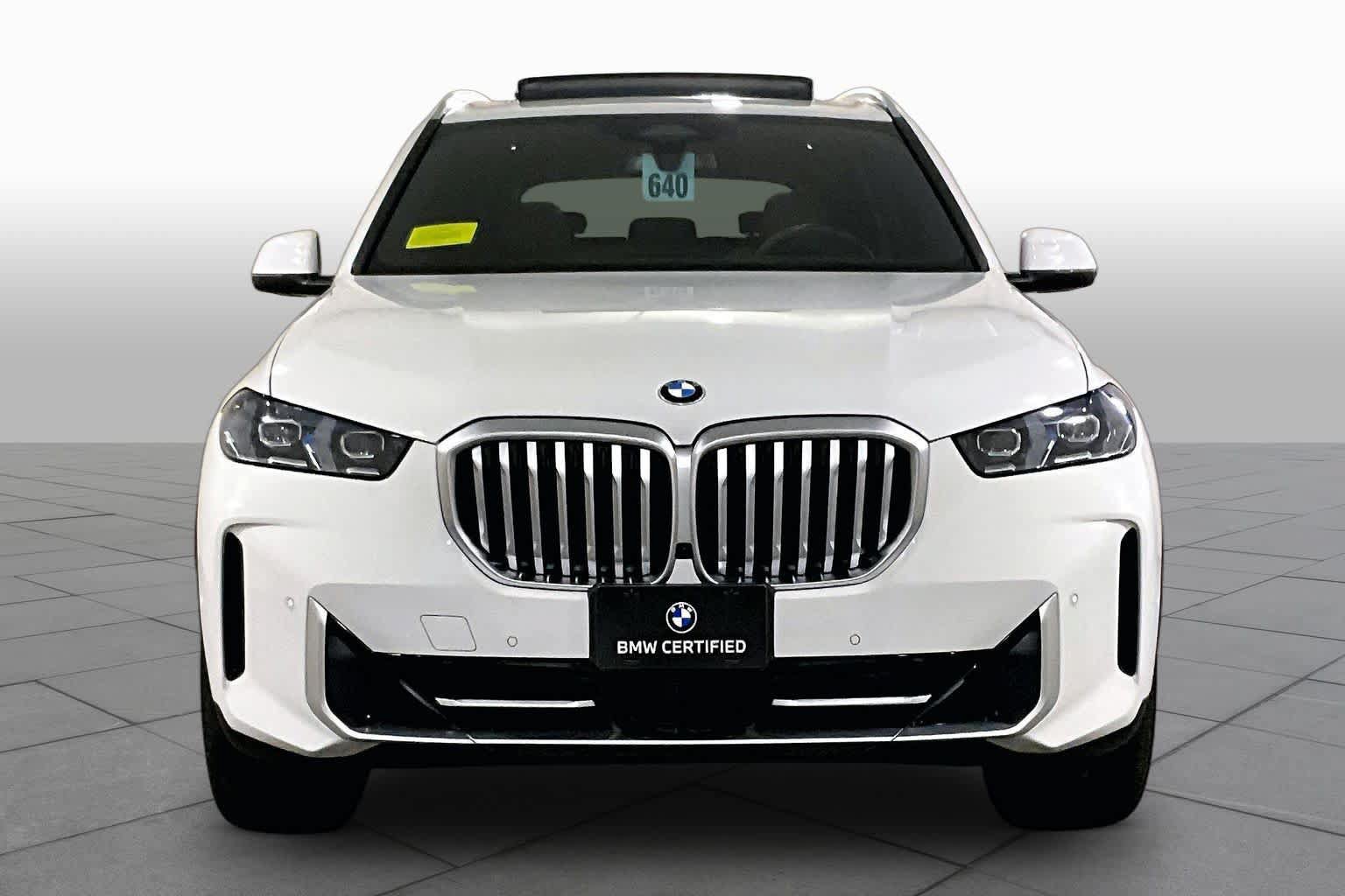 Certified 2025 BMW X5 xDrive40i w/ Parking Assistance Package AWD/4WD image 3