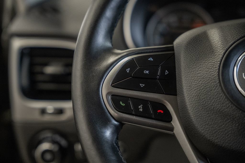 Certified 2019 Jeep Cherokee Limited w/ Trailer Tow Group image 34