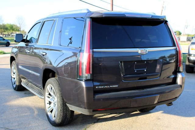 Used 2016 Cadillac Escalade Luxury RWD image 5