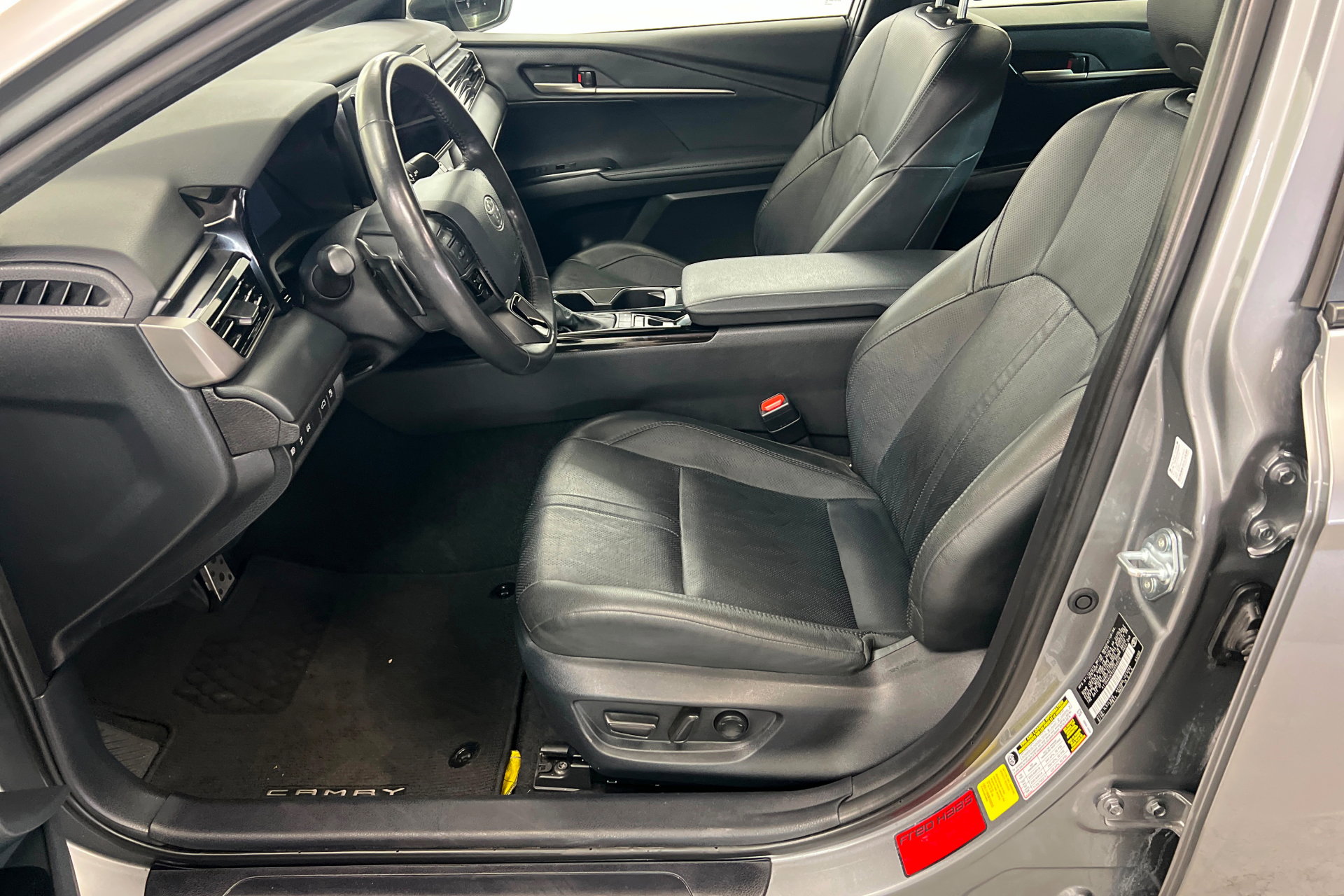 Used 2025 Toyota Camry XSE FWD image 18