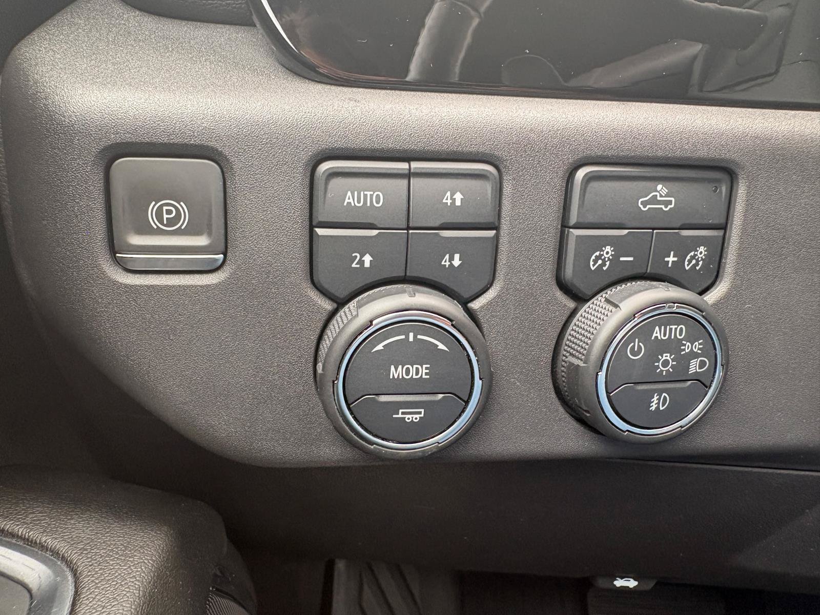 Used 2024 Chevrolet Silverado 1500 LT Trail Boss w/ Convenience Package II AWD/4WD image 36