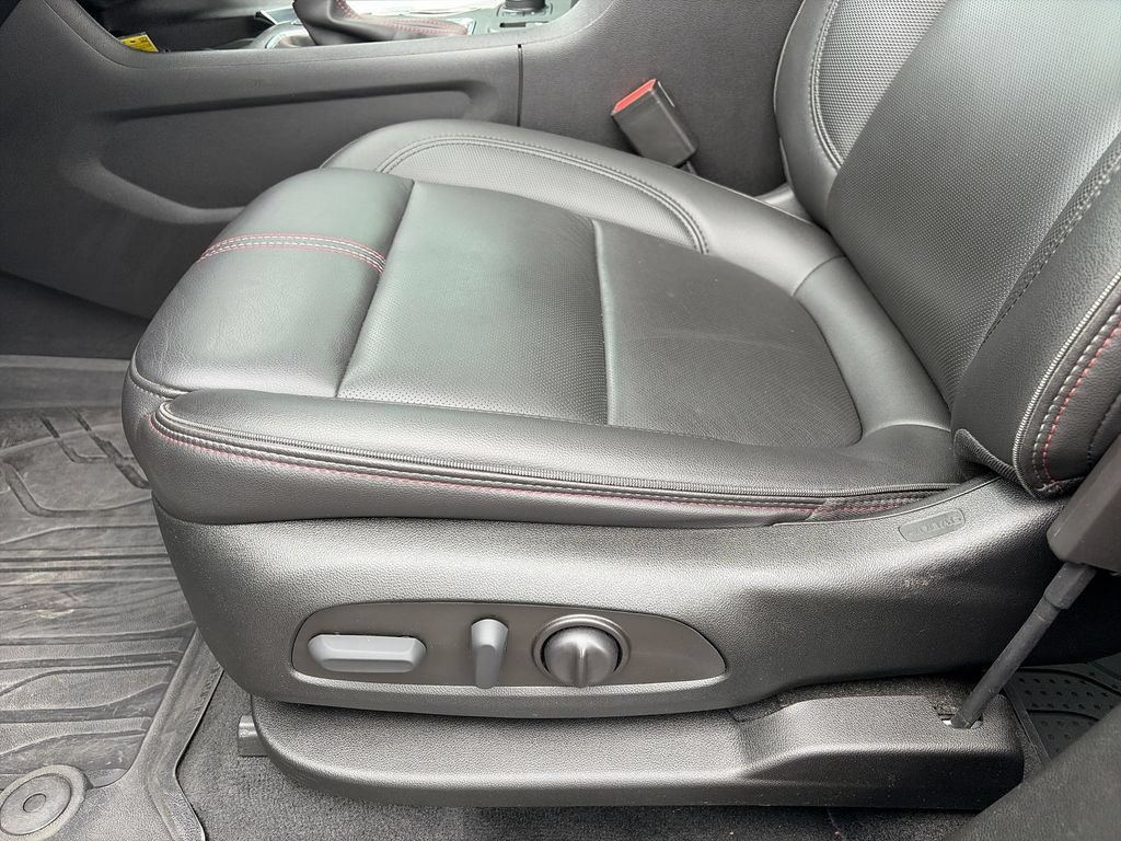 Used 2023 Chevrolet Traverse RS w/ LPO, Floor Liner Package AWD/4WD image 12