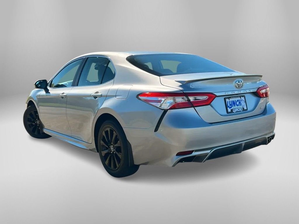 Used 2020 Toyota Camry SE image 2
