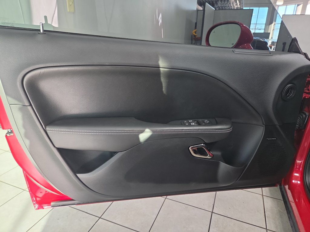 Used 2016 Dodge Challenger SRT Hellcat RWD image 33