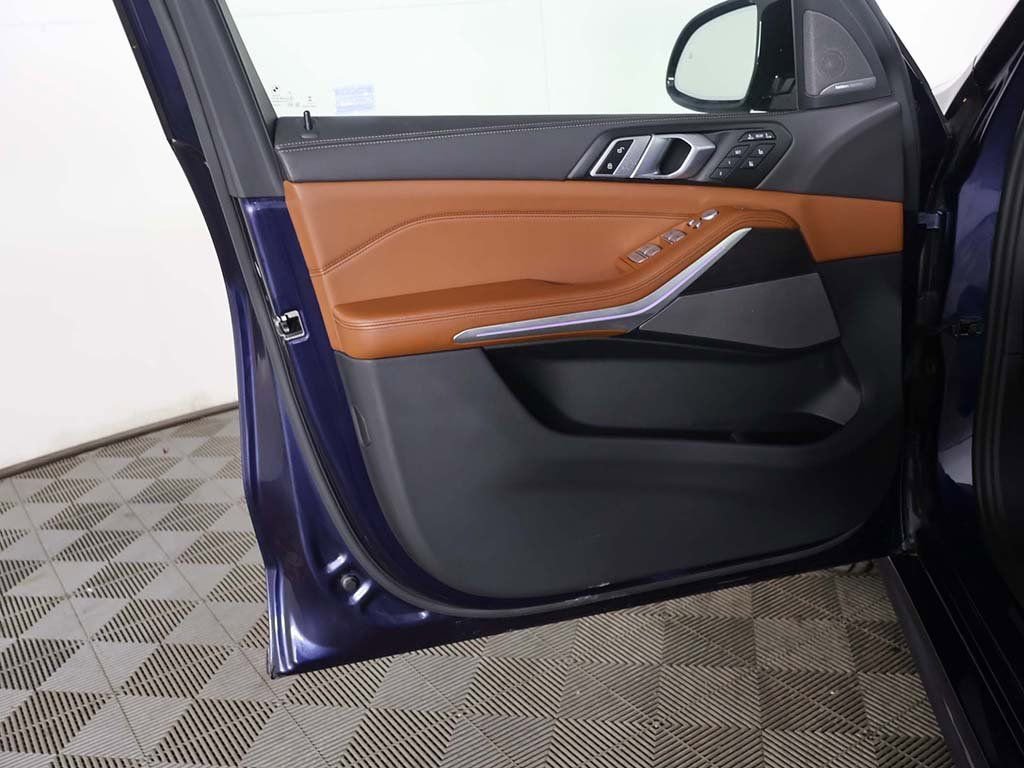 Used 2024 BMW X7 M60i image 28