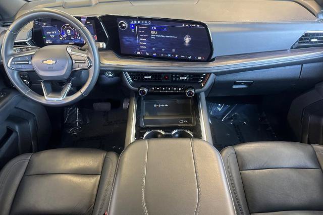 Used 2025 Chevrolet Suburban LT RWD image 14