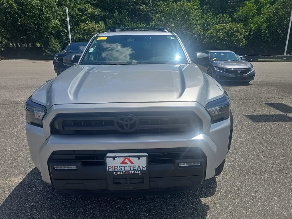Used 2025 Toyota 4Runner SR5 AWD/4WD image 2