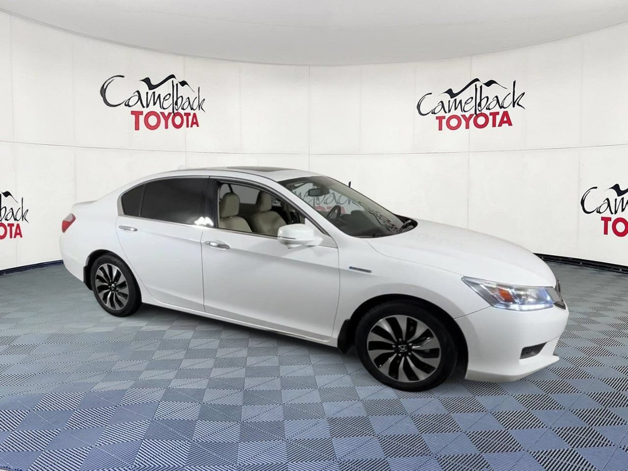 Used 2015 Honda Accord Touring image 2