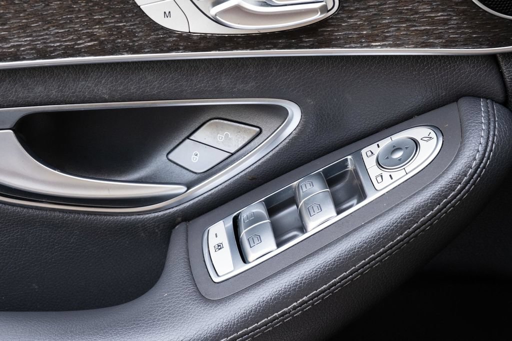 Used 2019 Mercedes-Benz C 300 Sedan image 14