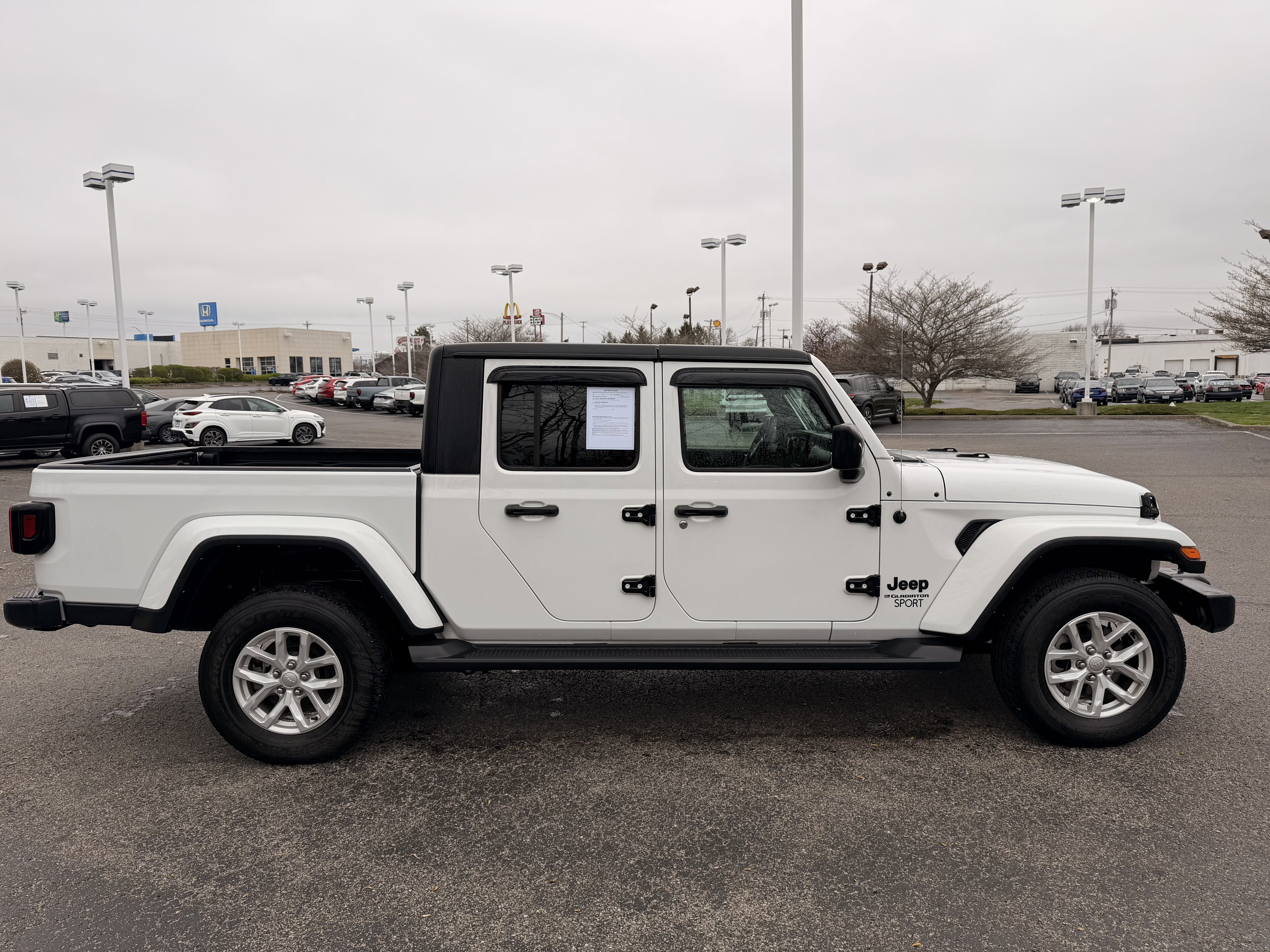 Used 2023 Jeep Gladiator Sport image 2