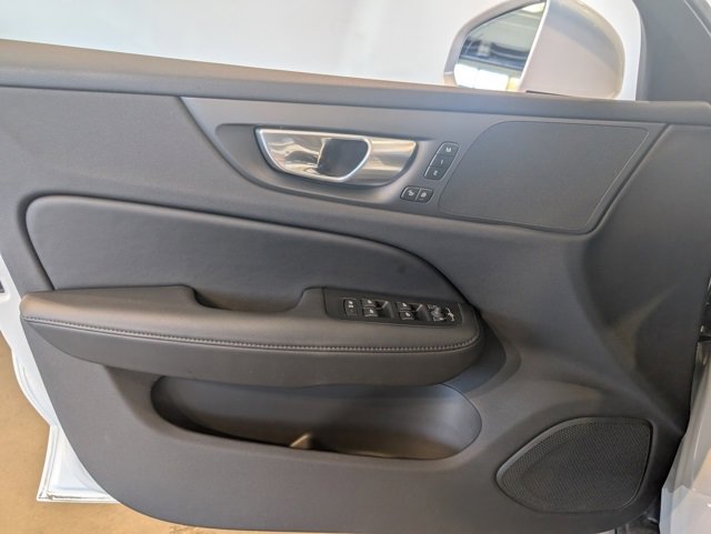 Used 2024 Volvo V60 B5 Cross Country Plus image 11