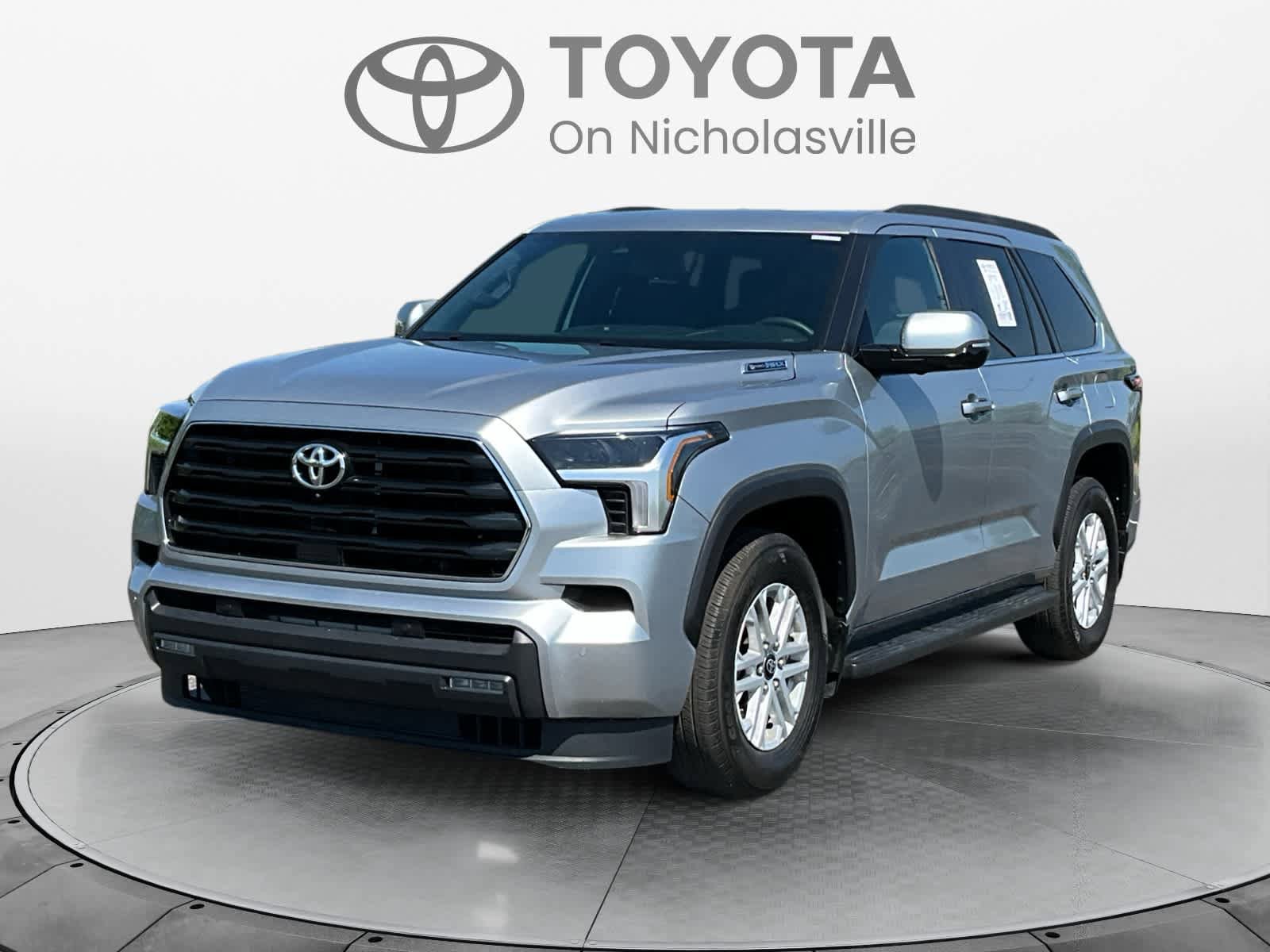 Used 2025 Toyota Sequoia SR5 AWD/4WD image 1